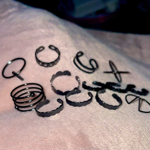 BNIB black (adjustable) rings - Picture 3 of 3